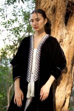 Frida in Black - Image 6