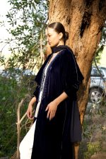 Frida in Navy - Image 5